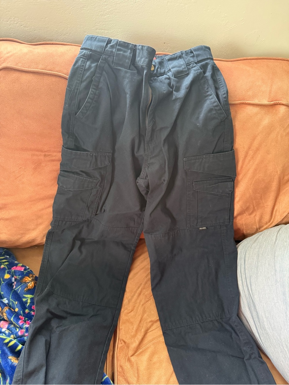 Men's Navy Cargo Pants with Multi-Pocket Utility Design